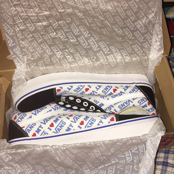 Vans Old Skool I Heart Vans Sneakers Size 8.5 NWT - Picture 2 of 5